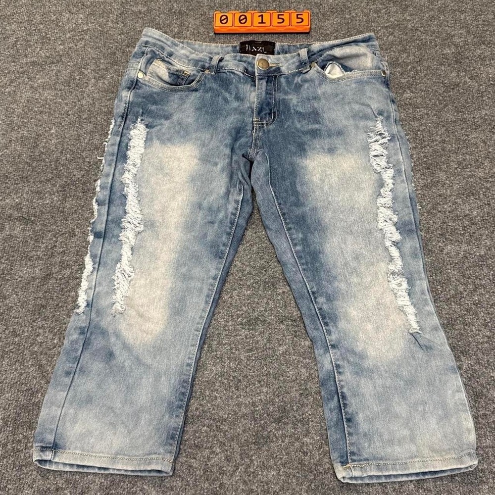 DAZL Blue Denim Capri Jeans with Distressed Rips Size 11